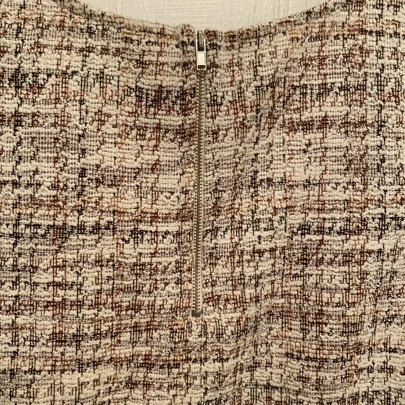 Woven Shell Top with Exposed Zipper and Fringe Detail - Picture 3 of 9